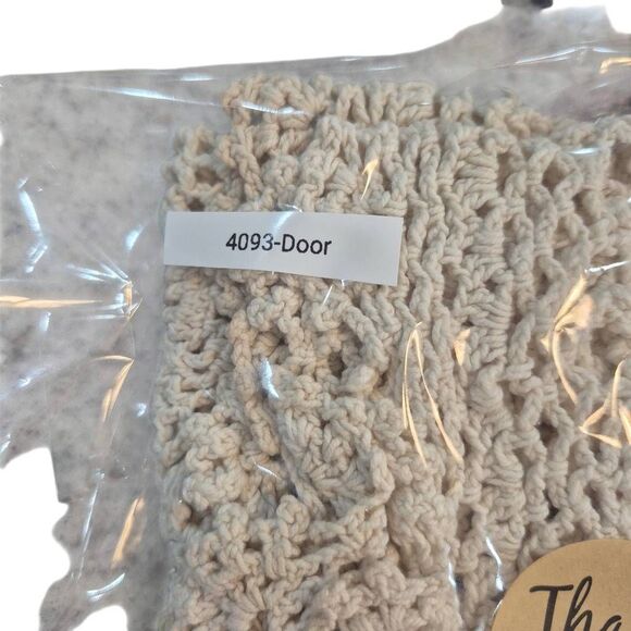 Crochet, Vintage Ivory Cotton Table Top Decor Crochet 14" x 10" - Picture 5 of 5